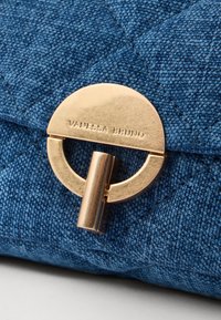 Vanessa Bruno NANO MOON - Keresztpántos táska - indigo