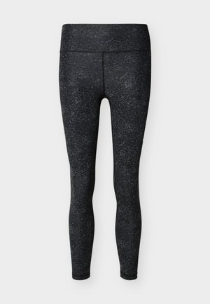 Leggings de sport taille haute tachetés noirs et gris avec une coupe ajustée jusqu'à la cheville sur un fond blanc.