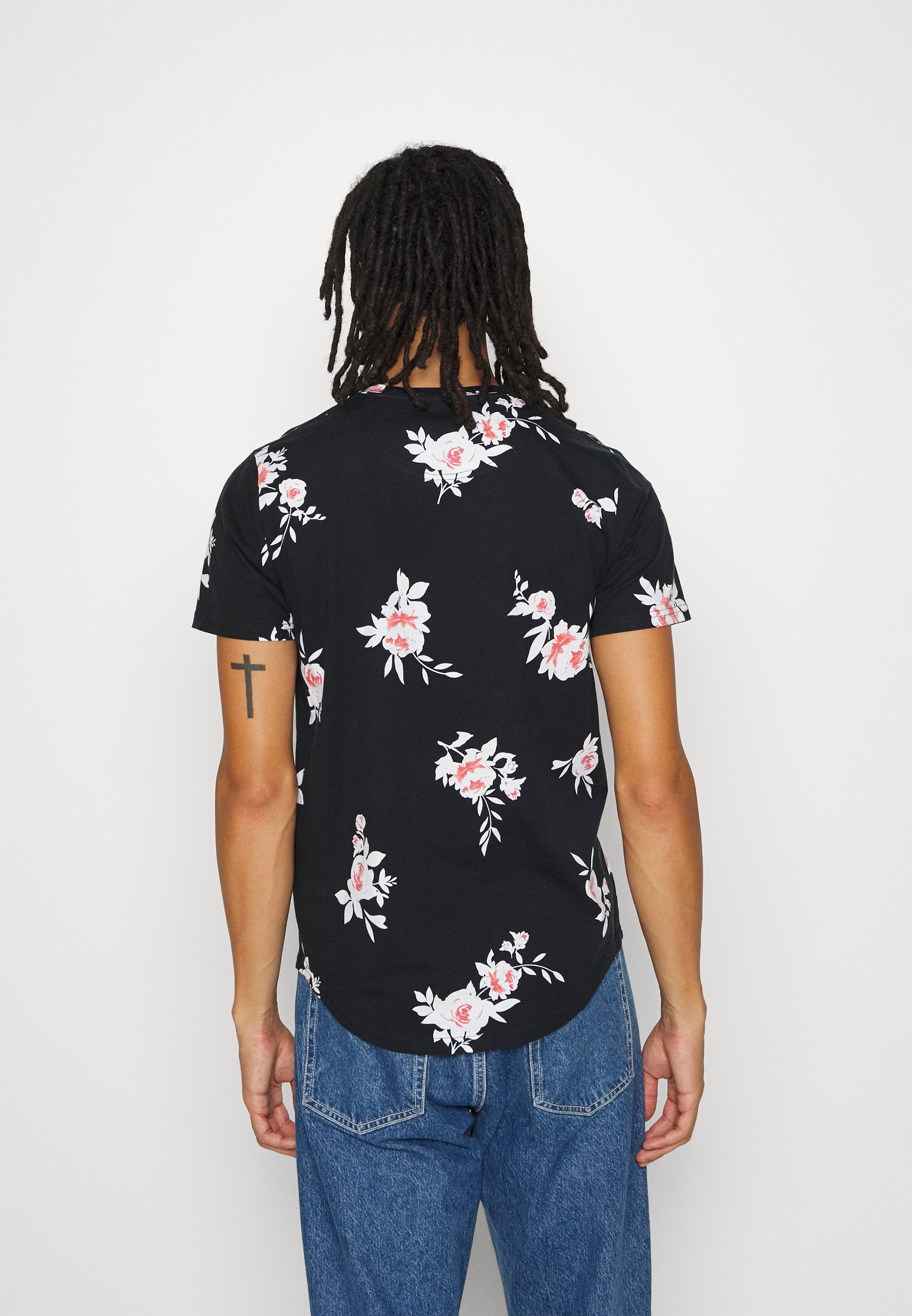 Hollister Co. CURVED HEM PATTERN - Camiseta estampada - black/negro -  Zalando.es