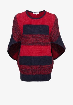 Pull en tricot rayé rouge et bleu marine avec des manches larges, un tissu texturé et un ourlet côtelé. Il présente un col rond et une coupe décontractée.