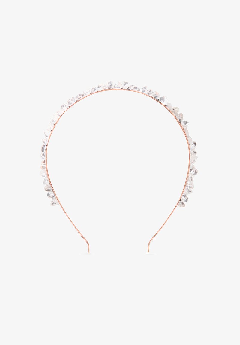 Un serre-tête en or rose orné de cristaux clairs de forme irrégulière le long du bord avant ; finition métallique lisse, ouvert à l'arrière.
