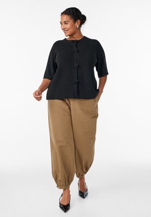 HOCH TAILLIERTE BALLON - Nohavice - breen