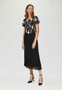 s.Oliver BLACK LABEL - T-shirt z nadrukiem