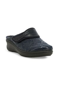 Scarpa slip-on navy con tomaia in stoffa a motivo testurizzato, accenti in pelle, cinturino regolabile e suola in gomma sagomata per il comfort.
