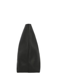 Melnas ādas trīsstūrveida soma, redzama no sāniem ar redzamām vertikālām šuvēm centrā.