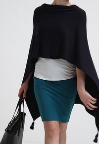 comma Cape - dark blue