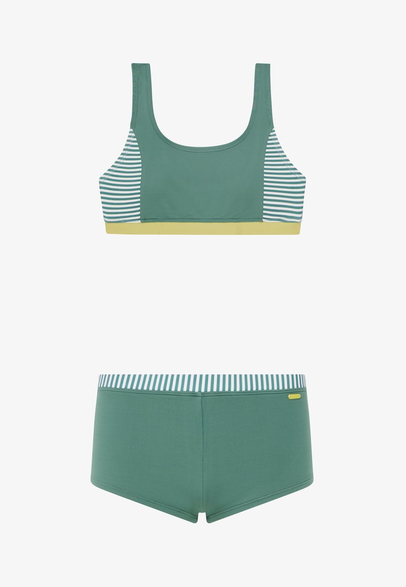 Dviejų dalių maudymosi kostiumėlis, kuriame yra vientisos žalios spalvos viršus su dryžuota šone ir geltonu kraštu, derinamas su atitinkamais žaliais apatiniais ir dryžuota juosta.