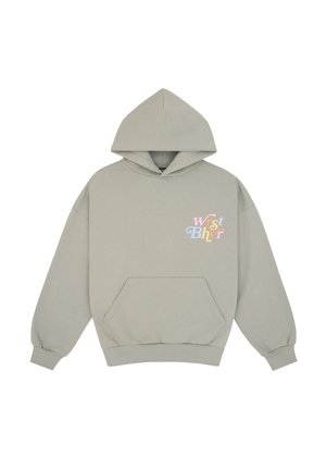 Sudadera con capucha de color gris claro con bolsillo frontal y diseño de texto colorido "Wrst Bhvr" en la parte superior izquierda del pecho.
