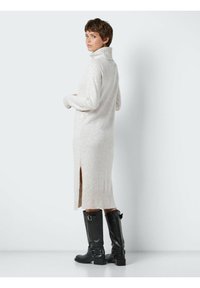Noisy May NMVIOLA ROLLNECK DRESS  - Abito in maglia - eggnog