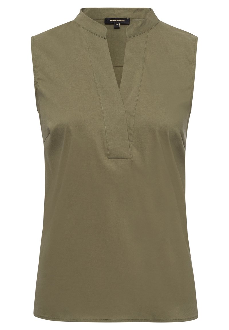 Olivengroene mouwloze blouse met een V-hals, gemaakt van gladde stof; heeft een ontspannen pasvorm en geen zichtbare versieringen.