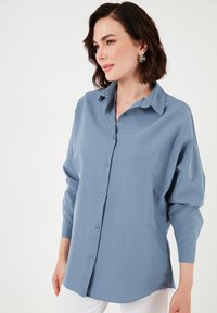 LELA Užsagstoma palaidinė - dark blue