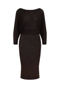 Svart glittrig klänning med avslappnad off-shoulder halsringning, långa ärmar och en figurnära silhuett. Texturerat stickat material.