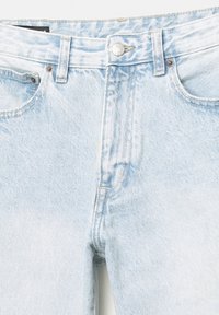 Helle blaue Denim-Jeans mit geradem Schnitt. Mit Knopfverschluss, Fünf-Taschen-Design und Kontrastnähten in gelbem Garn.