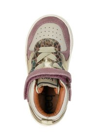 Peutersneaker met roze suède accenten, tong met luipaardprint, beige veters en klittenbandsluiting, gestoffeerde oranje binnenkant.