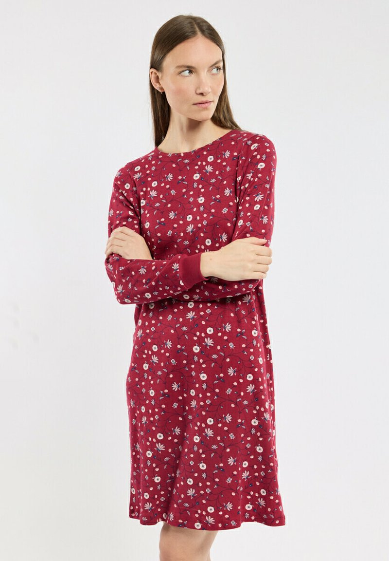Robe florale rouge à manches longues, col rond et coupe décontractée. Présente un petit motif floral en blanc et bleu sur un tissu texturé.