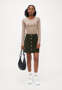 Vero Moda Petite VMETTA SHORT SKATER - A-line skjørt - forest night