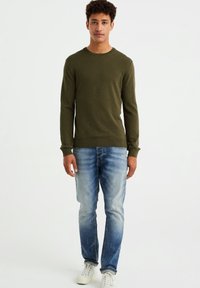 WE Fashion THE EVERYDAY - Jersey de punto - green