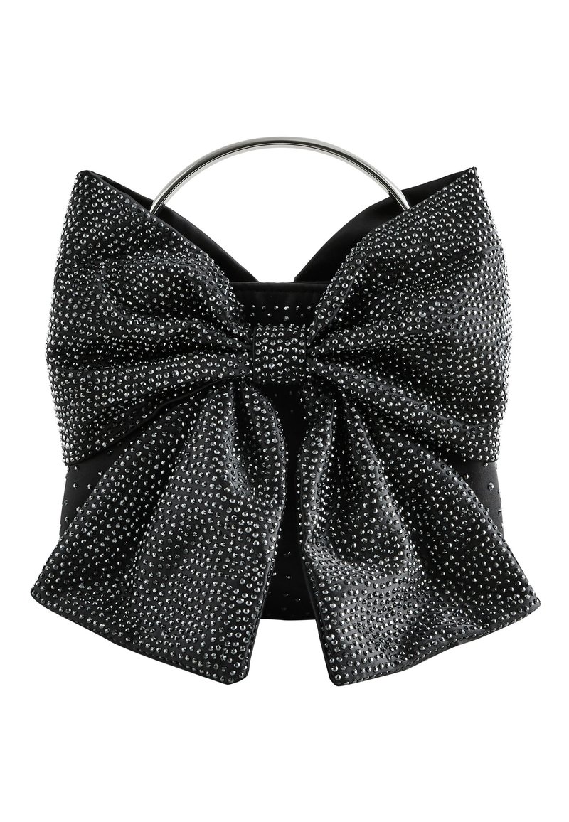 Juoda rankinė su dideliu audinio kaspinu, puošta kalnų krištolo akmenukais, papildyta metaline apvalia rankena nešimui.