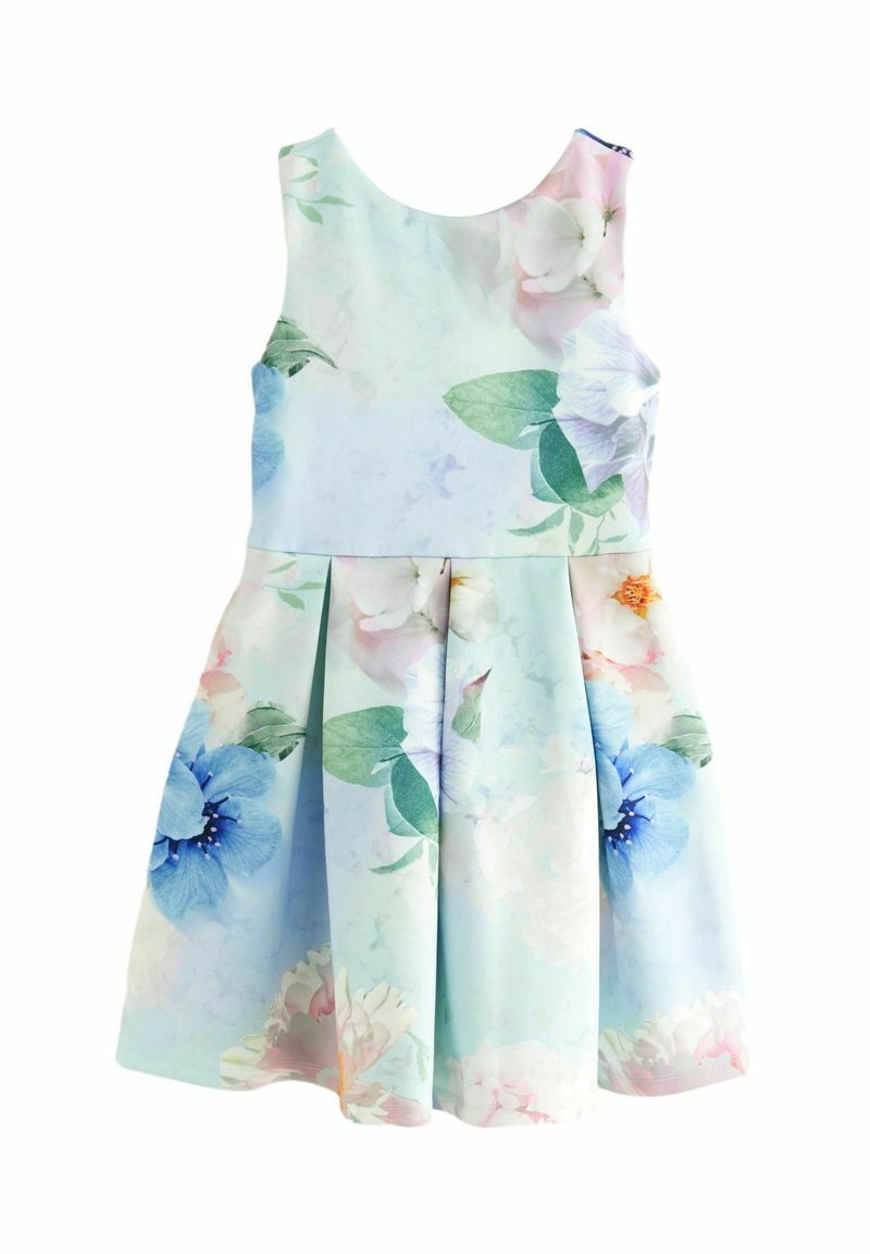 Pastelno plava haljina bez rukava s cvjetnim uzorkom plavih i ružičastih cvjetova, plisiranom suknjom i okruglim izrezom.