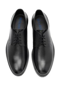 Sorte læder dress sko med en glat overflade, rund tå og traditionelt snørebåndsdesign. Rylko-logo i blåt på indersålerne.