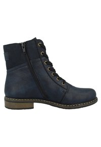 Bottines bleu marine avec un laçage à l'avant, fermeture éclair sur le côté, bout rond et finition texturée. Présente des œillets dorés et un petit talon.