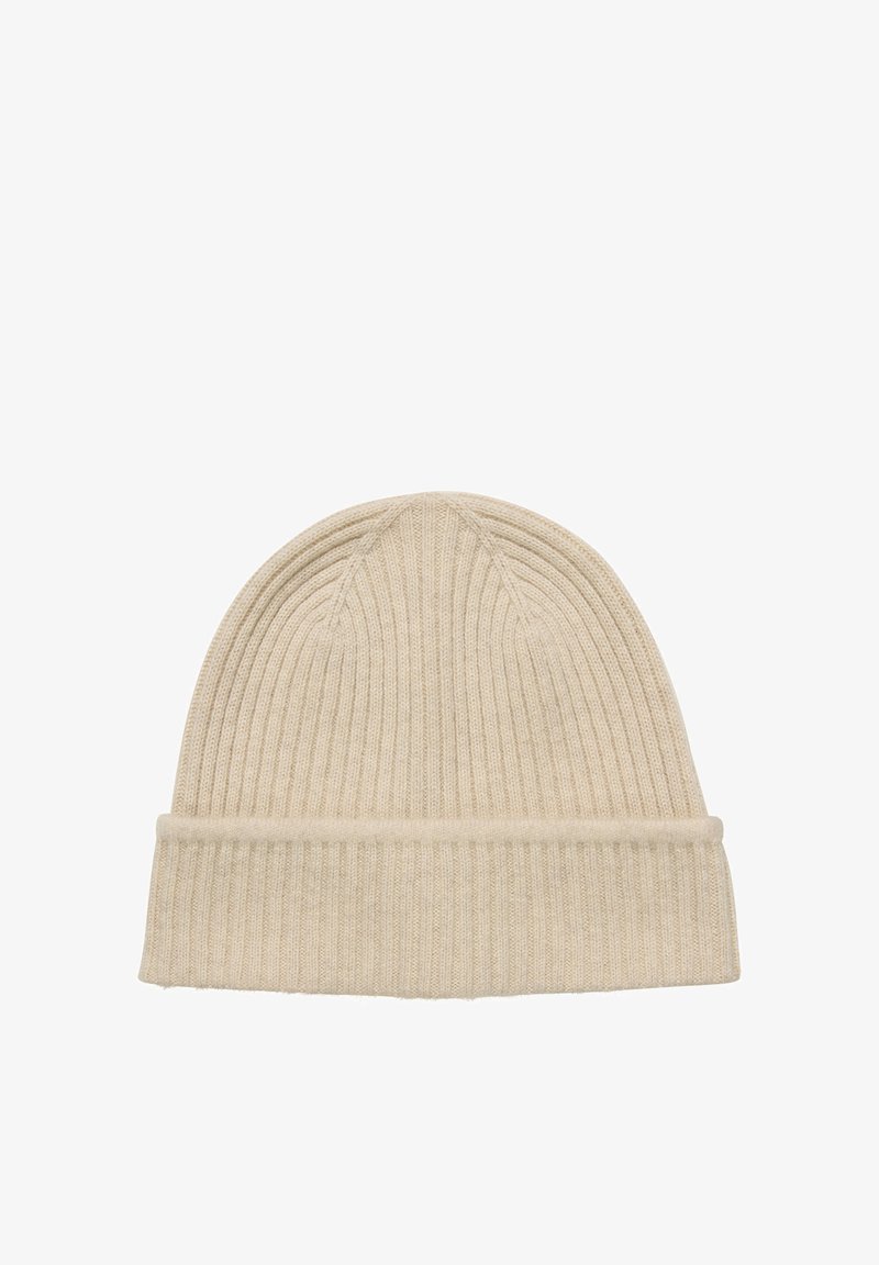 Beige geribbelde gebreide muts met een omgeslagen boord, gemaakt van zacht materiaal. Heeft een afgeronde bovenkant en een gestructureerd oppervlak.