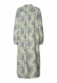 Blommig långärmad klänning i ljus gräddfärg, med blå och gröna blommönster, rynkad rygg och en mandarinkrage.