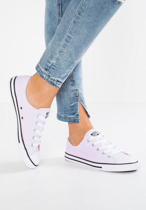 Sneakers - lilac