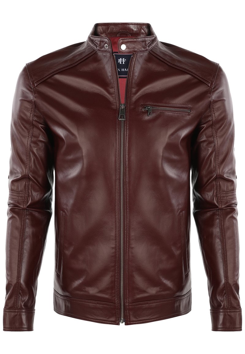 Veste en cuir lisse marron foncé avec fermeture éclair à l'avant, col haut avec bouton-pression, et poche poitrine zippée, présentée sur fond blanc.