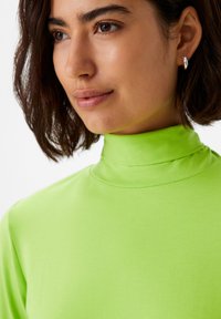 comma casual identity ROLLKRAGEN - Langarmshirt - limettengrün