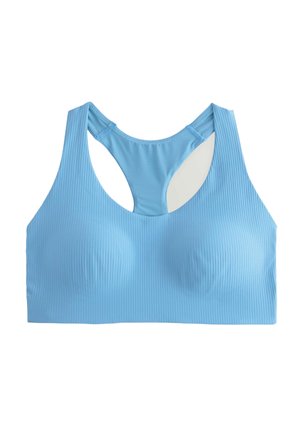 Jasnoniebieski stanik sportowy o prążkowanej teksturze, szerokich ramiączkach i kroju typu racerback. Gładki materiał bez widocznych elementów metalowych lub ozdób.