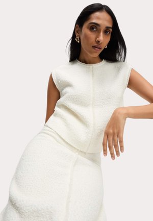 SLEEVELESS BOUCLE - Basic T-shirt - ivory