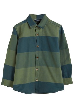 Camisa de manga larga a rayas verdes y azules en tela ligera, con botones al frente y dobladillo redondeado. Cierre con botones de madera.