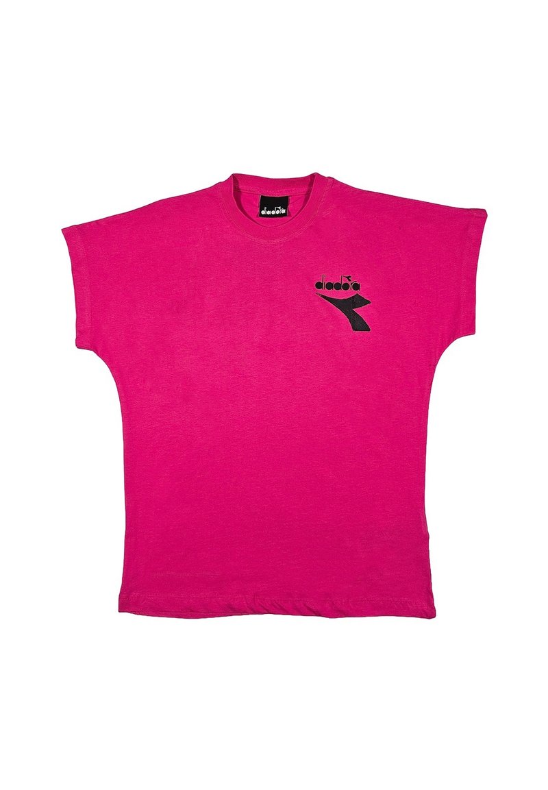 T-shirt oversize rosa brillante in cotone. Presenta un logo nero sul lato sinistro anteriore. Maniche corte e scollo rotondo.