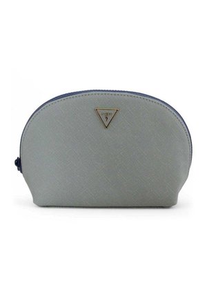 Piccola borsa cosmetica grigia a forma semicerchio con superficie testurizzata, cerniera blu navy e logo triangolare Guess dorato al centro davanti.