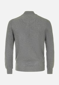 Grauer Pullover mit Rundhalsausschnitt, langen Ärmeln, gerippten Bündchen und Saum sowie einer glatten Textur. Schlichtes und klassisches Design ohne Verzierungen.