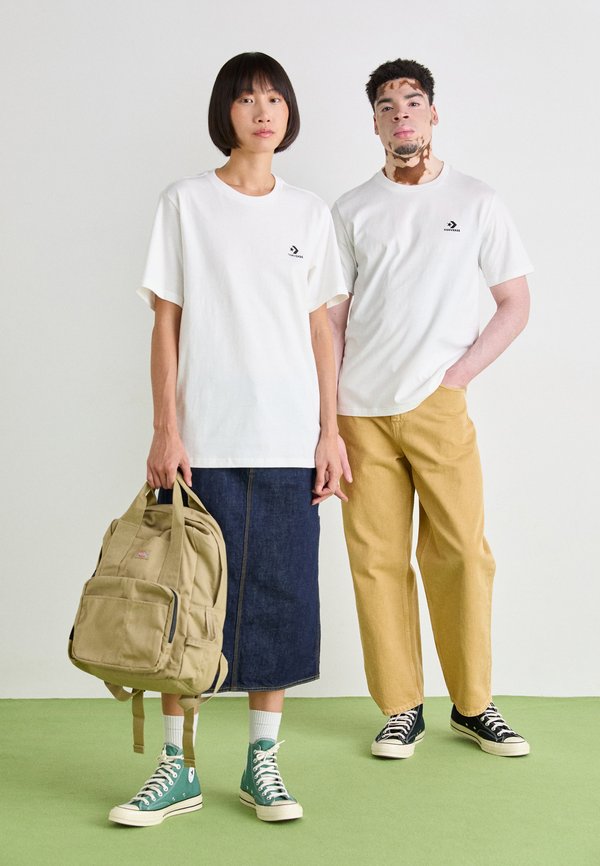 EMBROIDERED STAR CHEVRON TEE UNISEX - T-Shirt basic