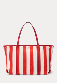 Tote torba v rdeče-belo črtasti vzorcu z herringbone teksturo, z dvema rdečima ročajema in zlatimi kovinskimi detajli.