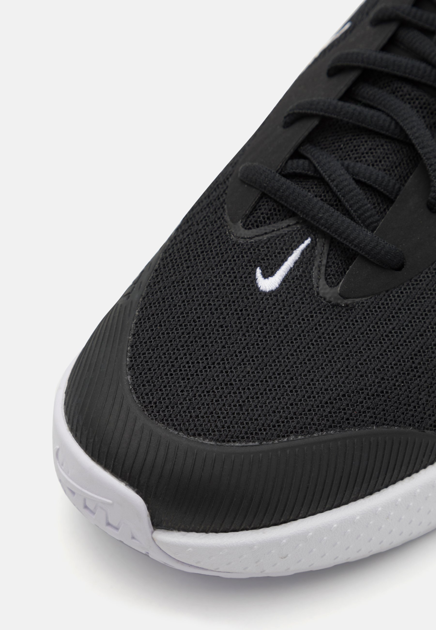 nike versa lite trainers