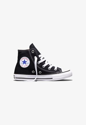 Czarny wysokostanowy sneaker Converse All Star z białymi sznurowadłami i podeszwą, z naszywką z logo Chuck Taylor na kostce.