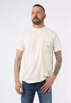 T-shirt con stampa - c butter