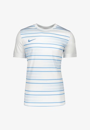 Maglietta atletica bianca a maniche corte con strisce orizzontali azzurro chiaro. Logo Nike blu sul lato sinistro del petto. Tessuto morbido e leggero.