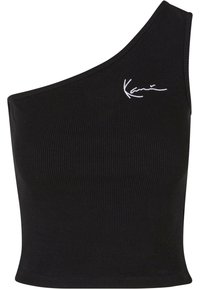 Svart ribbet crop top med asymmetrisk design, med en hvit broderte logo på fronten og en jevn tekstur.