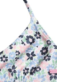 Blommig bikiniöverkropp med ett flerfärgat mönster med stora svarta, blå och rosa blommor på en ljus bakgrund; inkluderar justerbara axelband.