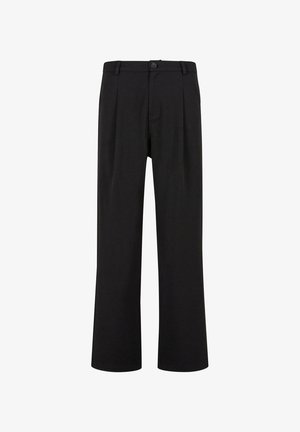 Čierne pánske nohavice s rovnými nohavicami, pútka na opasok, zapínanie na gombíky vpredu a bočné vrecká, zobrazené na bielom pozadí.