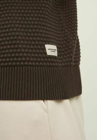 Jack & Jones JJEATLAS CREW NECK - Trui - mulch