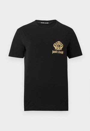 Zwart T-shirt met korte mouwen met een goudkleurig Just Cavalli-logo en een sierlijk wapenschildontwerp op de linkerborst.
