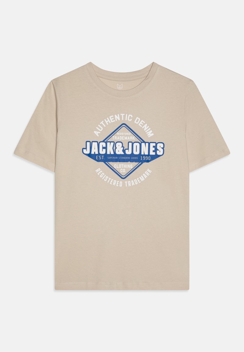Bežs kokvilnas t-krekls ar īsām piedurknēm, ar zilu grafisko apdruku, kas satur tekstu "Autentiska džinsa Jack & Jones" un romba formu.