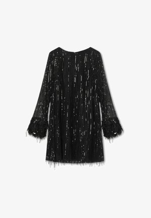 Fekete ruha kerek nyakkivágással, hosszú áttetsző ujjak, fröccsenő textúra és bolyhos részletek a mandzsettákon; csillogó flitterekkel és laza illeszkedéssel rendelkezik.