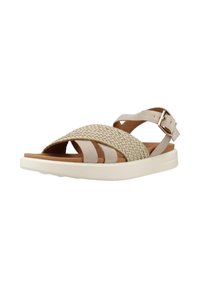 Ljust beige sandal med vävda remmar, vadderad sula och vit sula. Har en justerbar vristrem med en metallspänne.